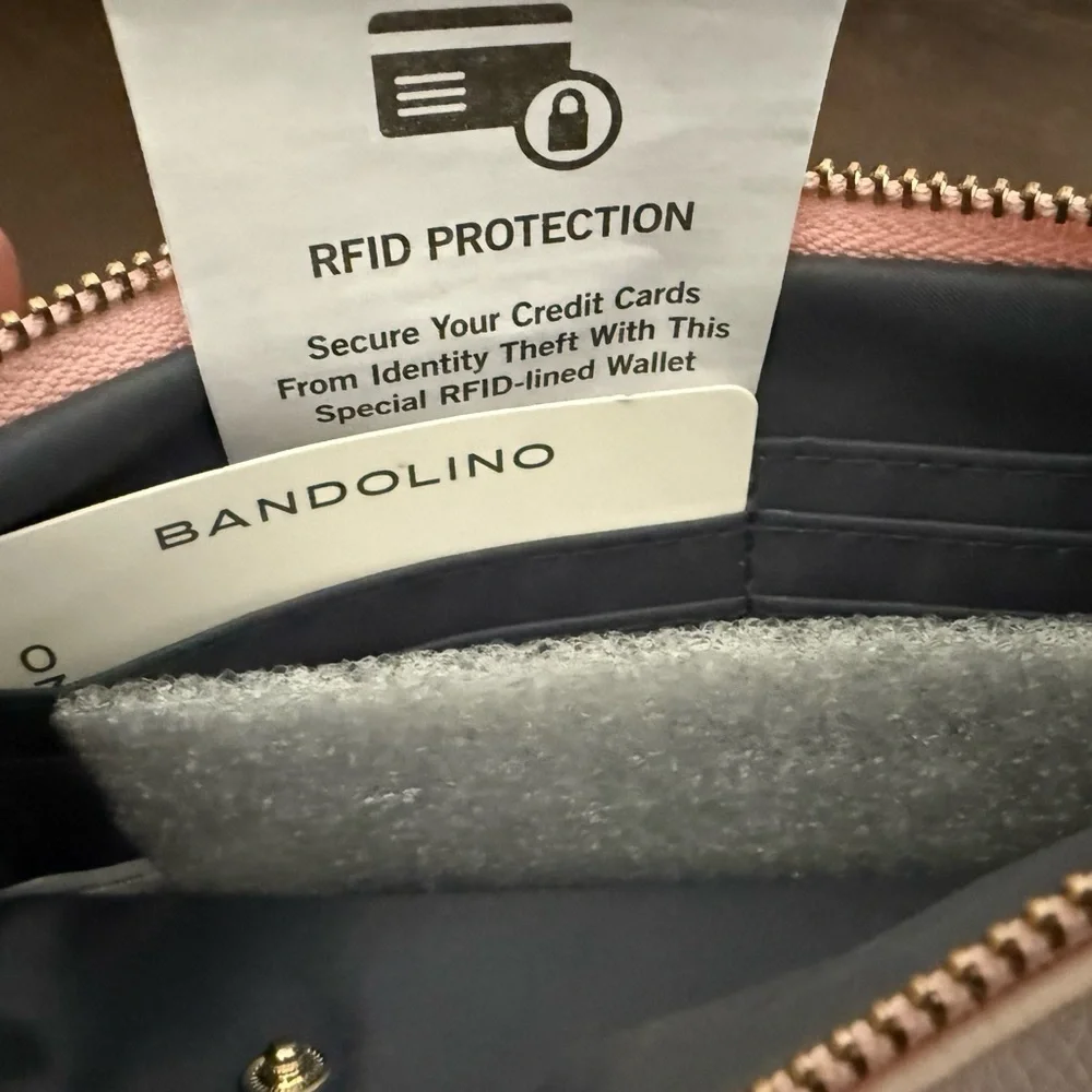 Bandolino Cream Pink RFID Phone Charging Wristlet Clutch New With Tags